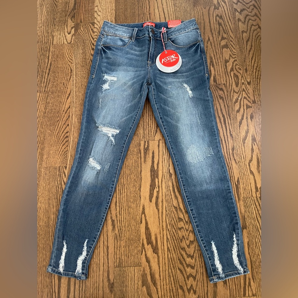 NWT Astor Denim Brand New With Tags/ Juniors Jeans. Size 13